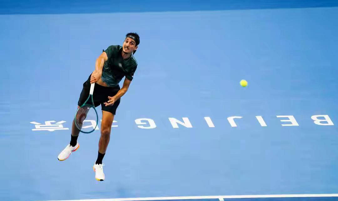 开云app-ATP1000马德里大师赛：兹维列夫力尅(kè)納(nà)沃内挺进第三轮